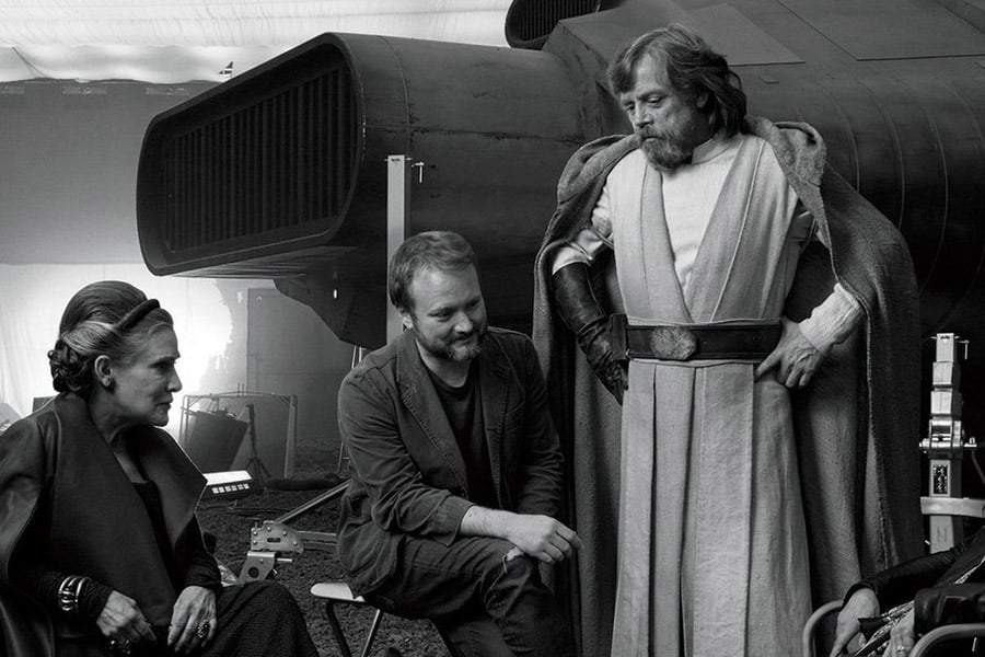 JJ Abrams defende Rian Johnson em relação à continuidade narrativa entre os  filmes - Sociedade Jedi